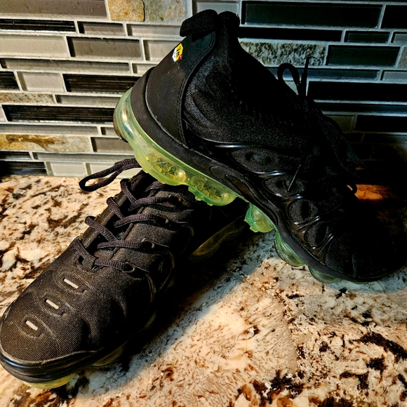 Nike Air Vapormax “Black Volt” 9mens